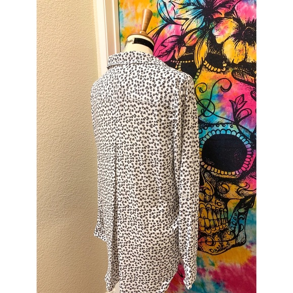 π Amazing flower button top - Picture 8 of 11